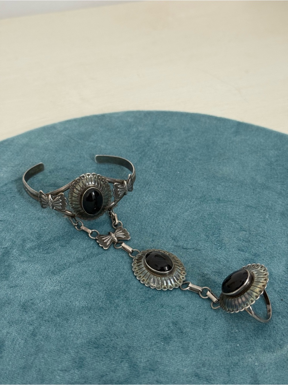 Vintage or antique Sterling Silver Black Onyx Hand Chain Bracelet - Black